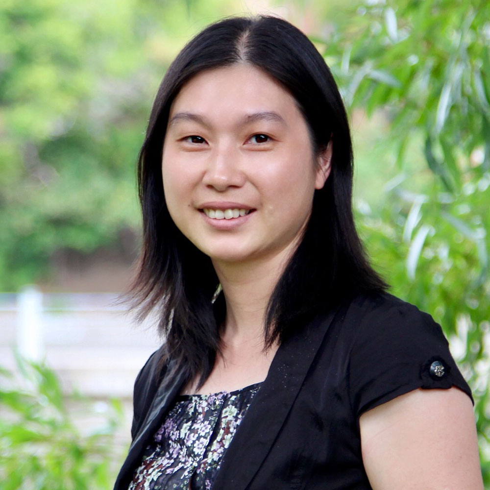 Zoe Chen : Finance Officer